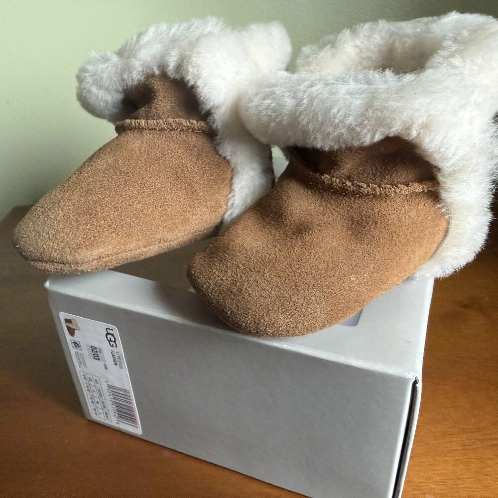 UGG Lassen Genuine Shearling baby booties sz 2/3